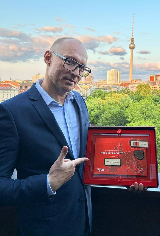 Między Kodem a Zmysłem